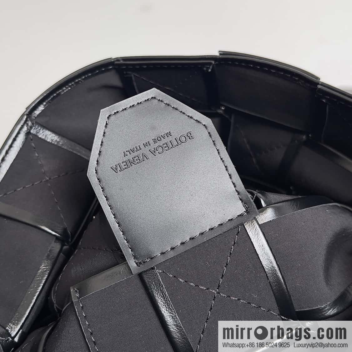 BV Baodiejia B home, model; 691407 new version of CASSETTE triangular buckle oil wax leather, shoulder backpack black