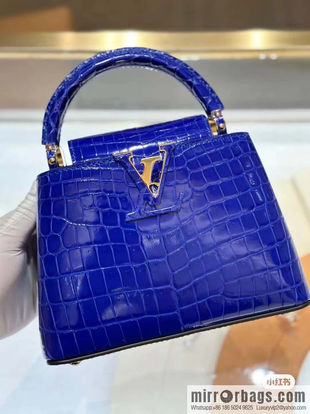 [Original order boutique] M48865 blue, crocodile pattern full leather cap that English series Capucines mini handbag