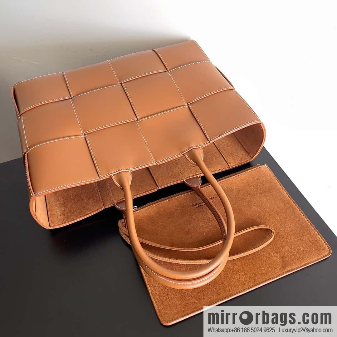 BV tote bag (small four compartments) BV new medium Arco Tote tote bag, model; 756682