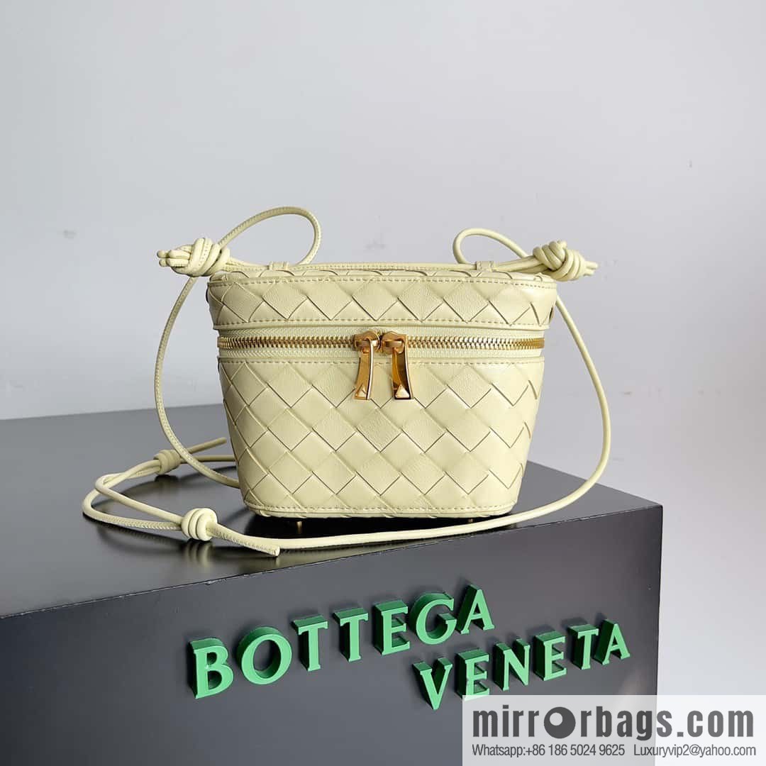 2023 new BV small box Bottega Veneta woven mini pouch model; 743551 small box bag, ice cream color