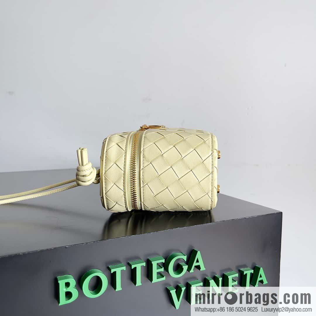 2023 new BV small box Bottega Veneta woven mini pouch model; 743551 small box bag, ice cream color