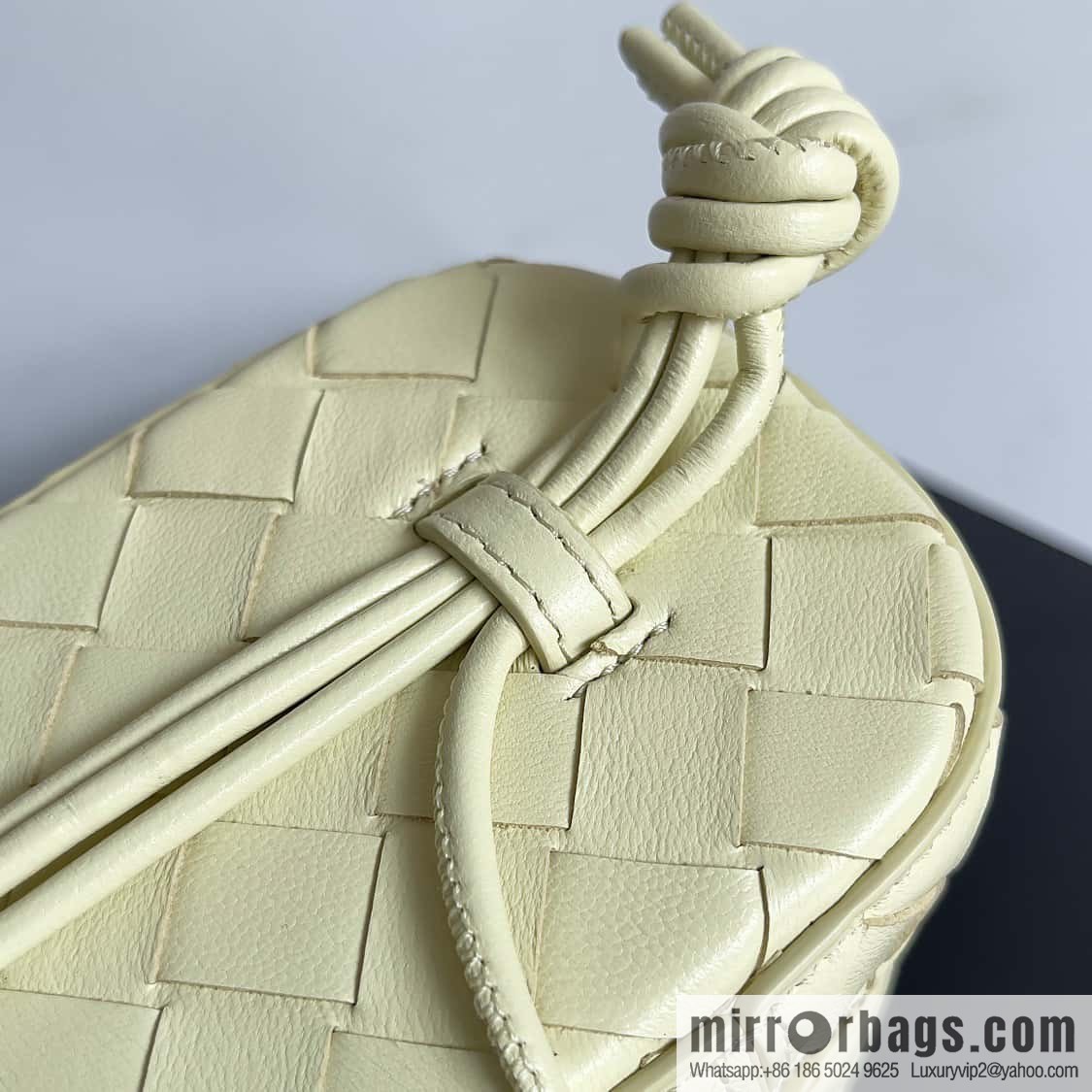 2023 new BV small box Bottega Veneta woven mini pouch model; 743551 small box bag, ice cream color