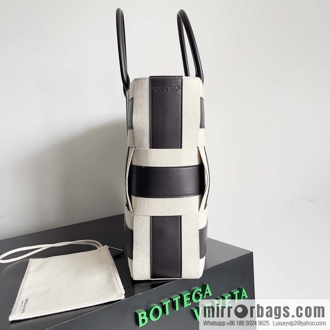 B home BOTTEGA VENETA canvas bag panda color matching tote bag, model; 755219