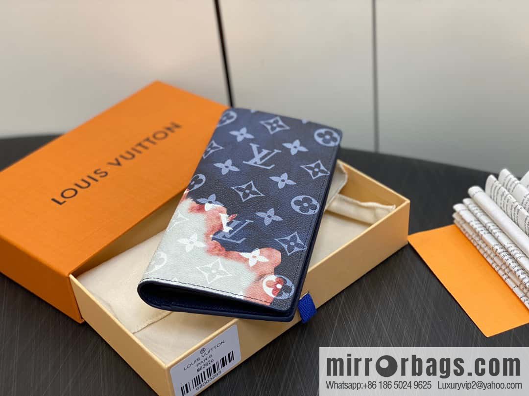 [Original order boutique] M82826 blue, flame suit clip, long wallet series brazza suit clip