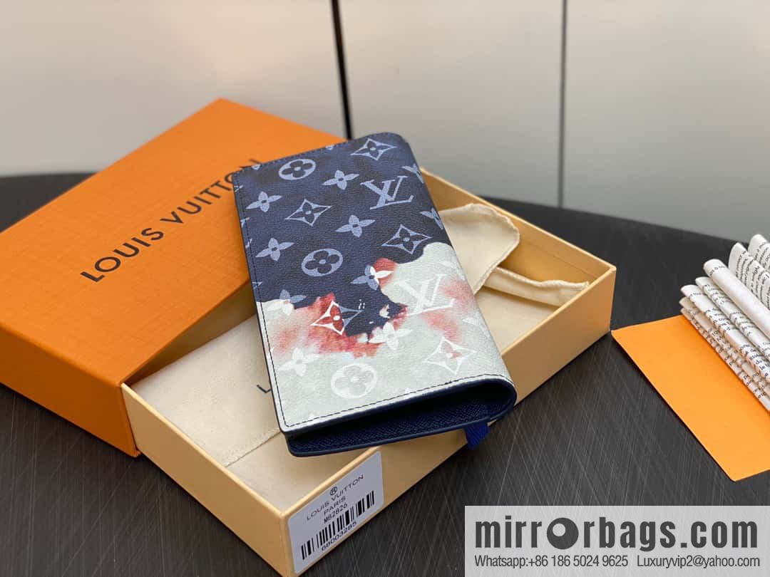 [Original order boutique] M82826 blue, flame suit clip, long wallet series brazza suit clip