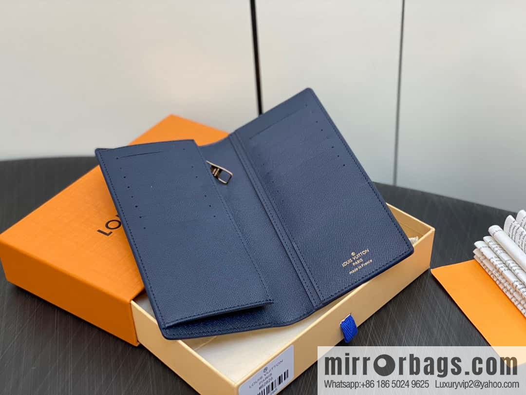 [Original order boutique] M82826 blue, flame suit clip, long wallet series brazza suit clip