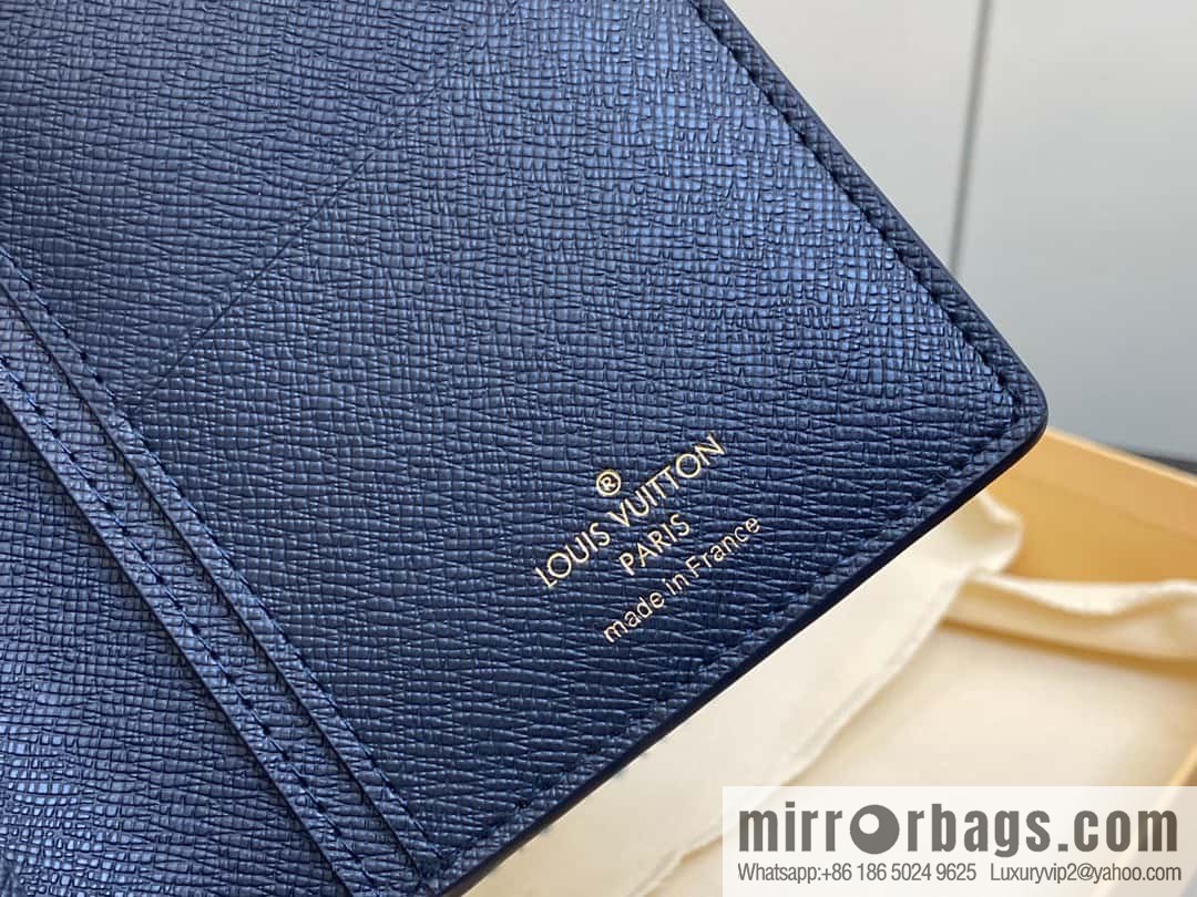 [Original order boutique] M82826 blue, flame suit clip, long wallet series brazza suit clip