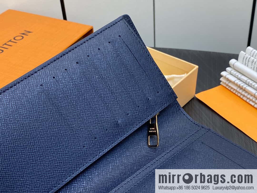 [Original order boutique] M82826 blue, flame suit clip, long wallet series brazza suit clip
