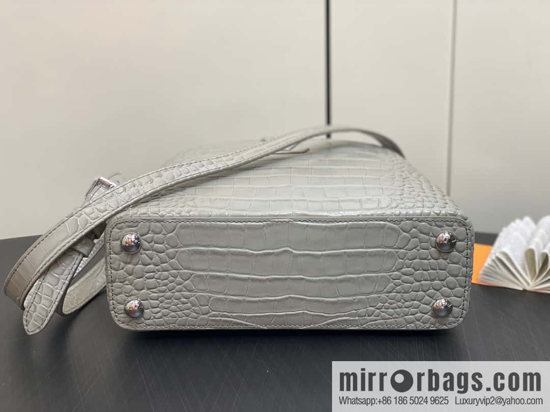 [Original order boutique] M48865 gray, crocodile pattern full leather cap that English series Capucines BB handbag