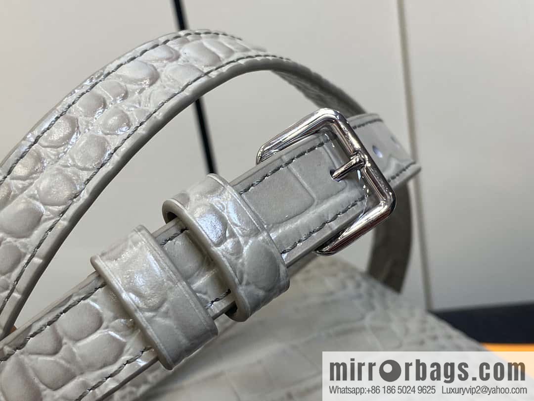 [Original order boutique] M48865 gray, crocodile pattern full leather cap that English series Capucines BB handbag
