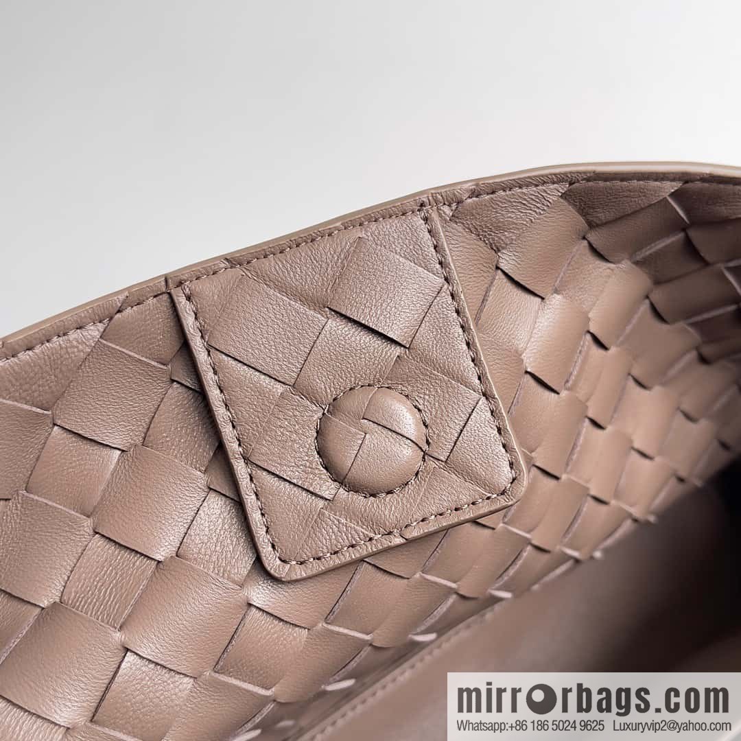 Bottega Veneta new horizontal Andiamond handbag, model number: 754990