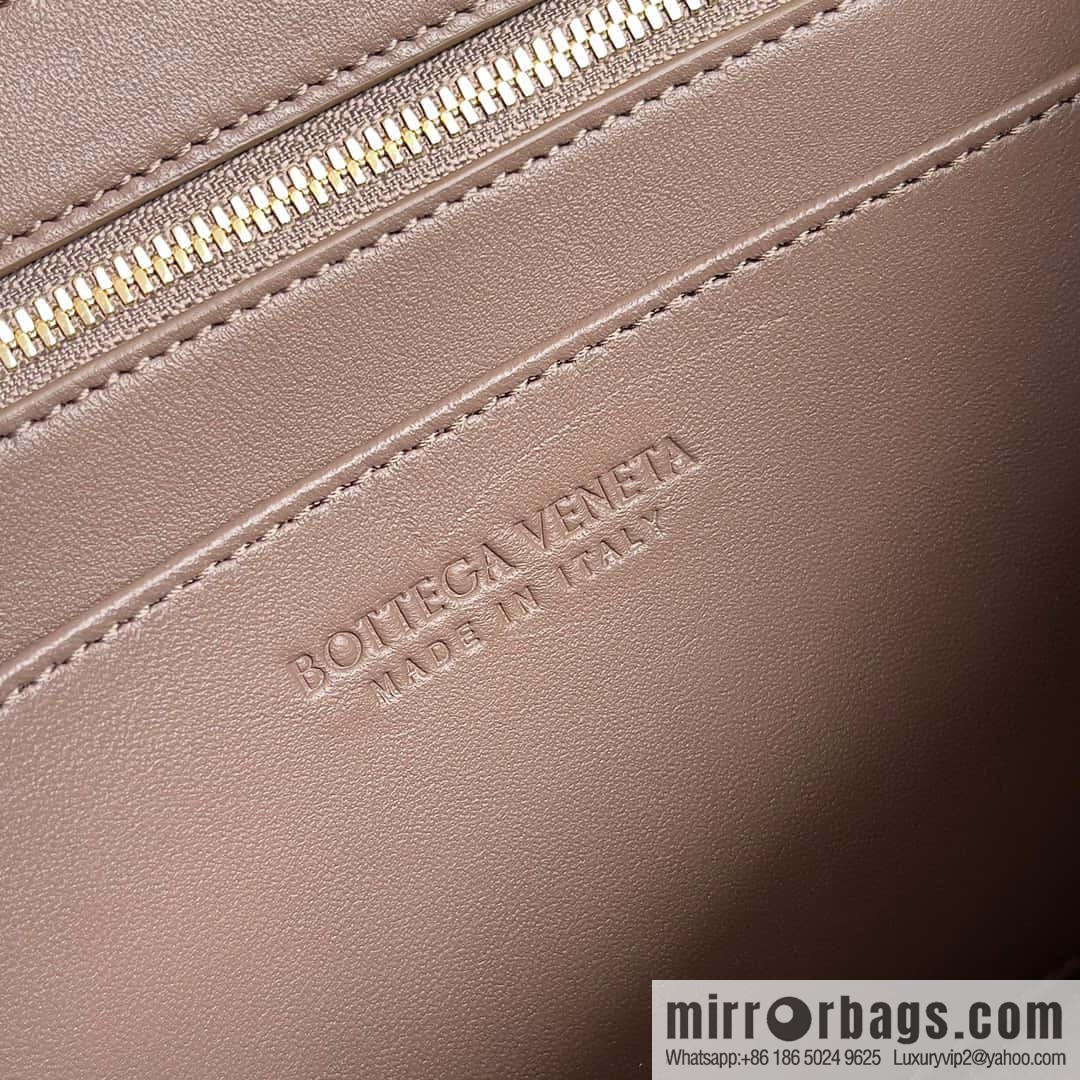 Bottega Veneta new horizontal Andiamond handbag, model number: 754990