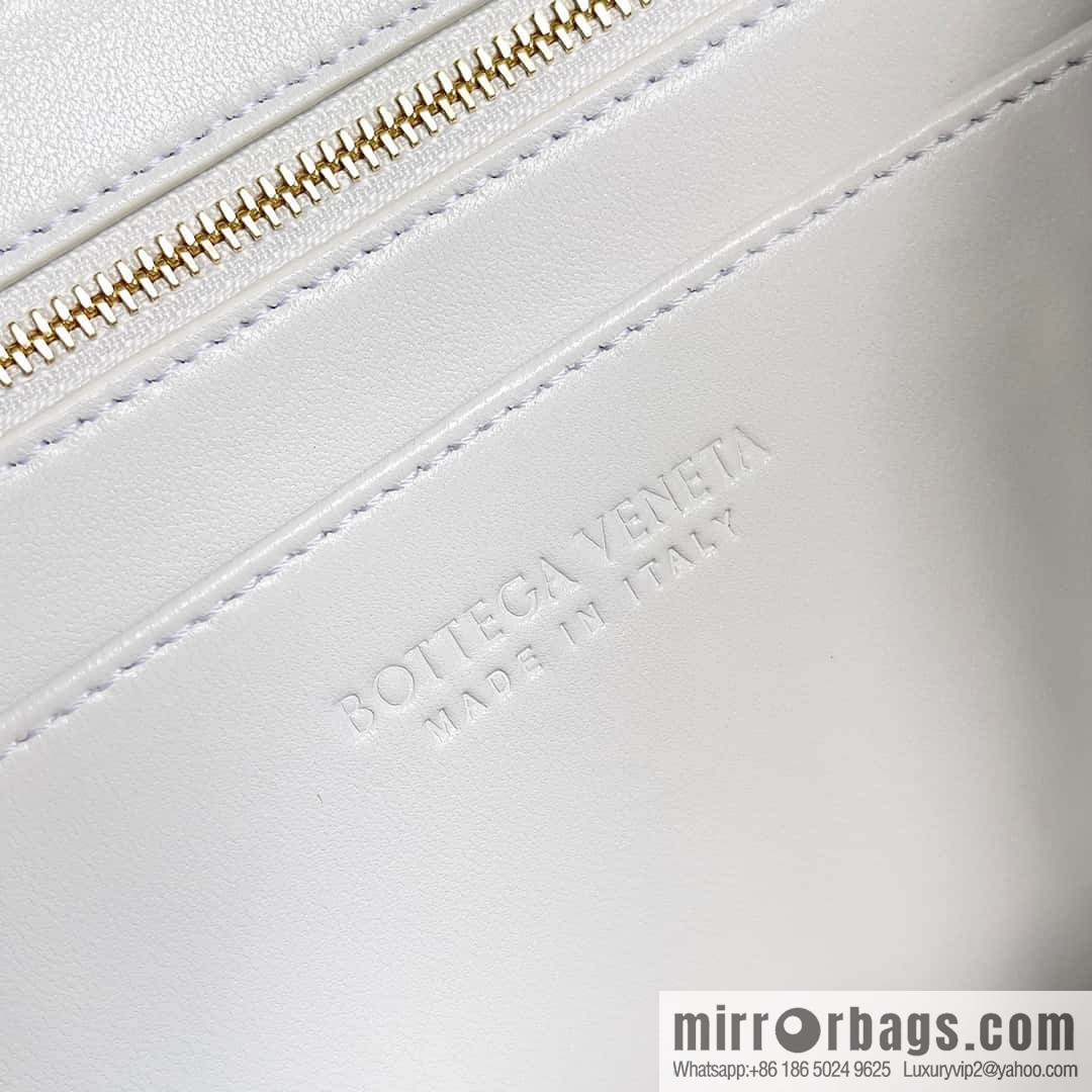 Bottega Veneta new horizontal Andiamond handbag, model number: 754990