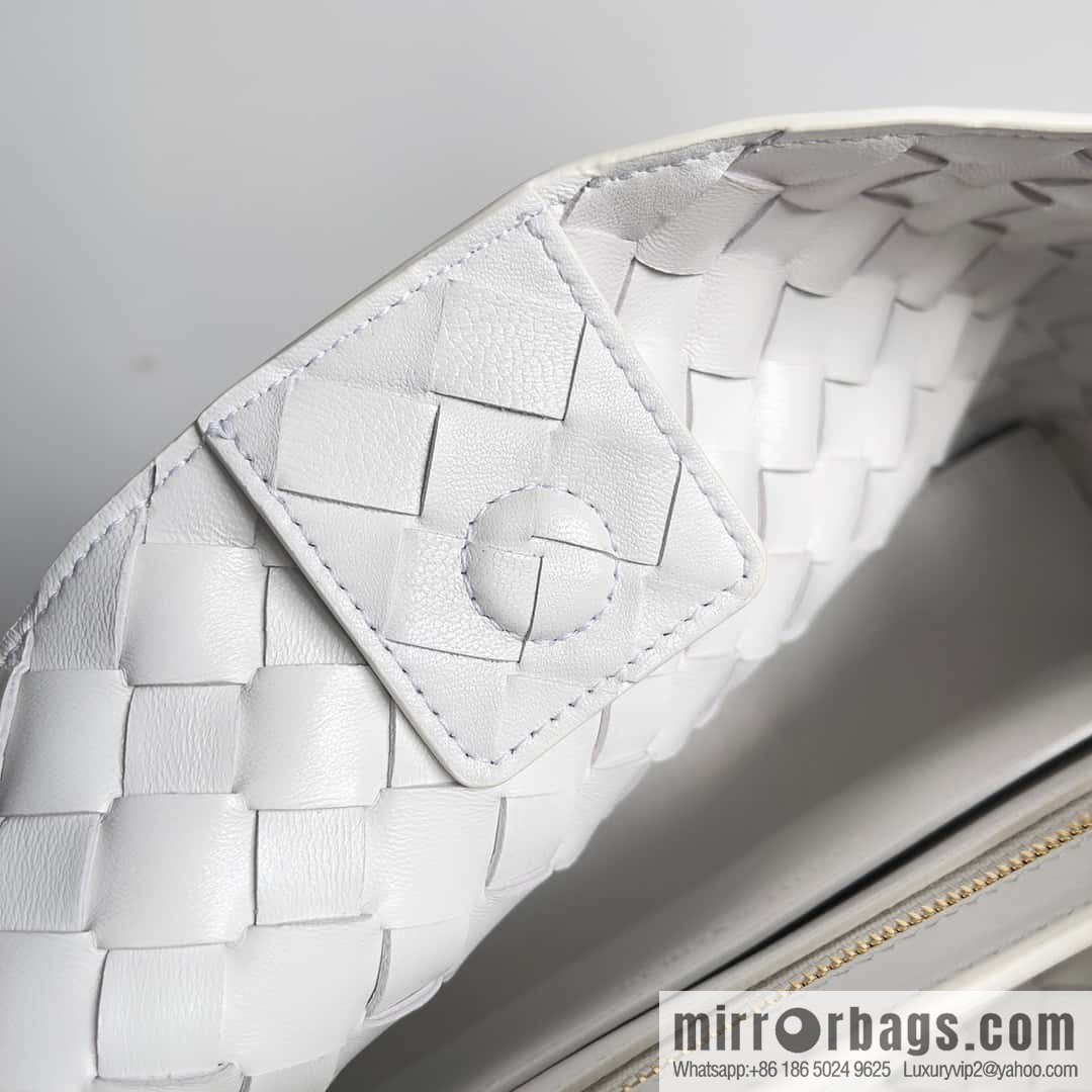 Bottega Veneta new horizontal Andiamond handbag, model number: 754990