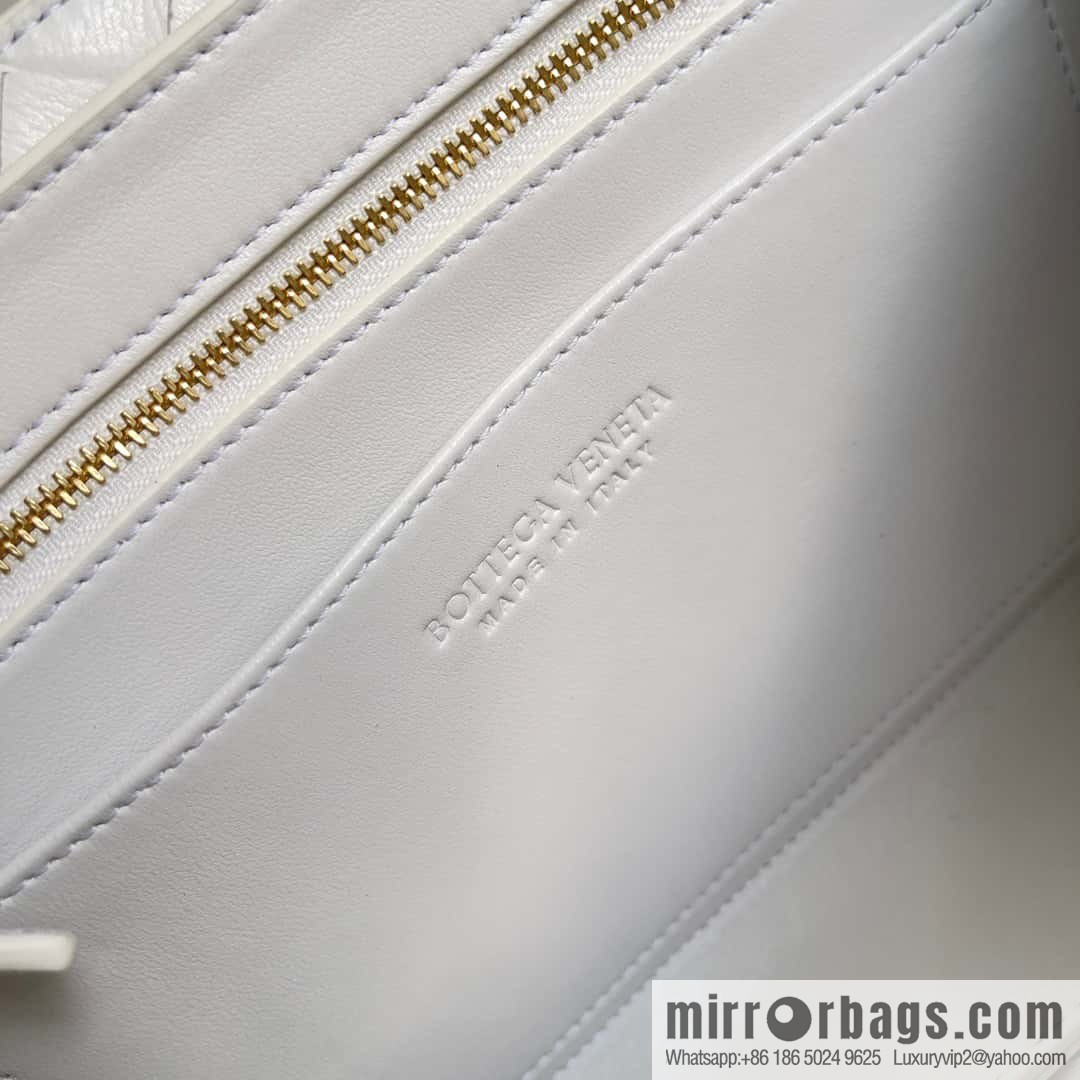 Bottega Veneta new horizontal Andiamond handbag, model number: 754990