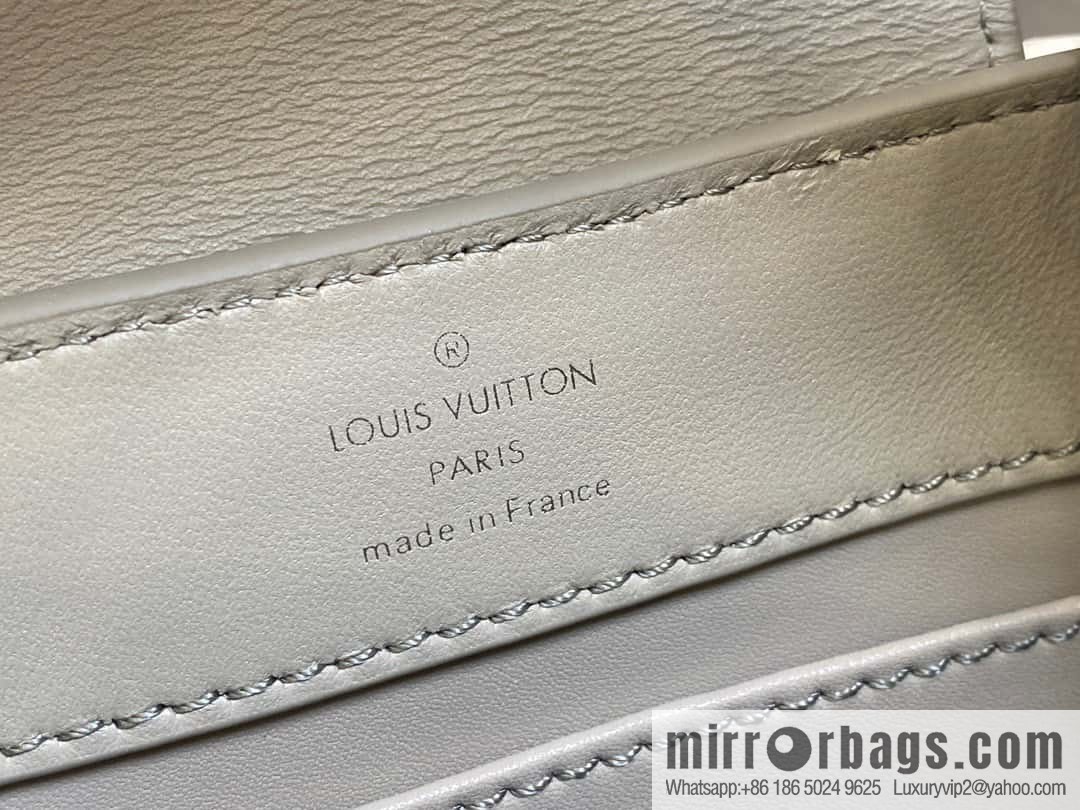 [Original order boutique] M48865 gray, crocodile pattern full leather cap that English series Capucines mini handbag