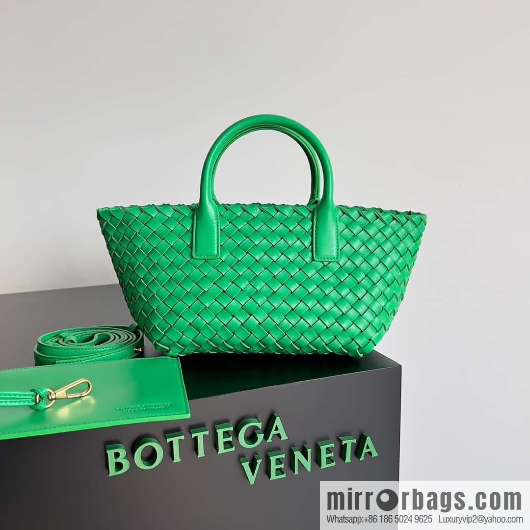 BV Mini Cabat Limited Edition mini vegetable basket BAG model; 709464 green pepper green