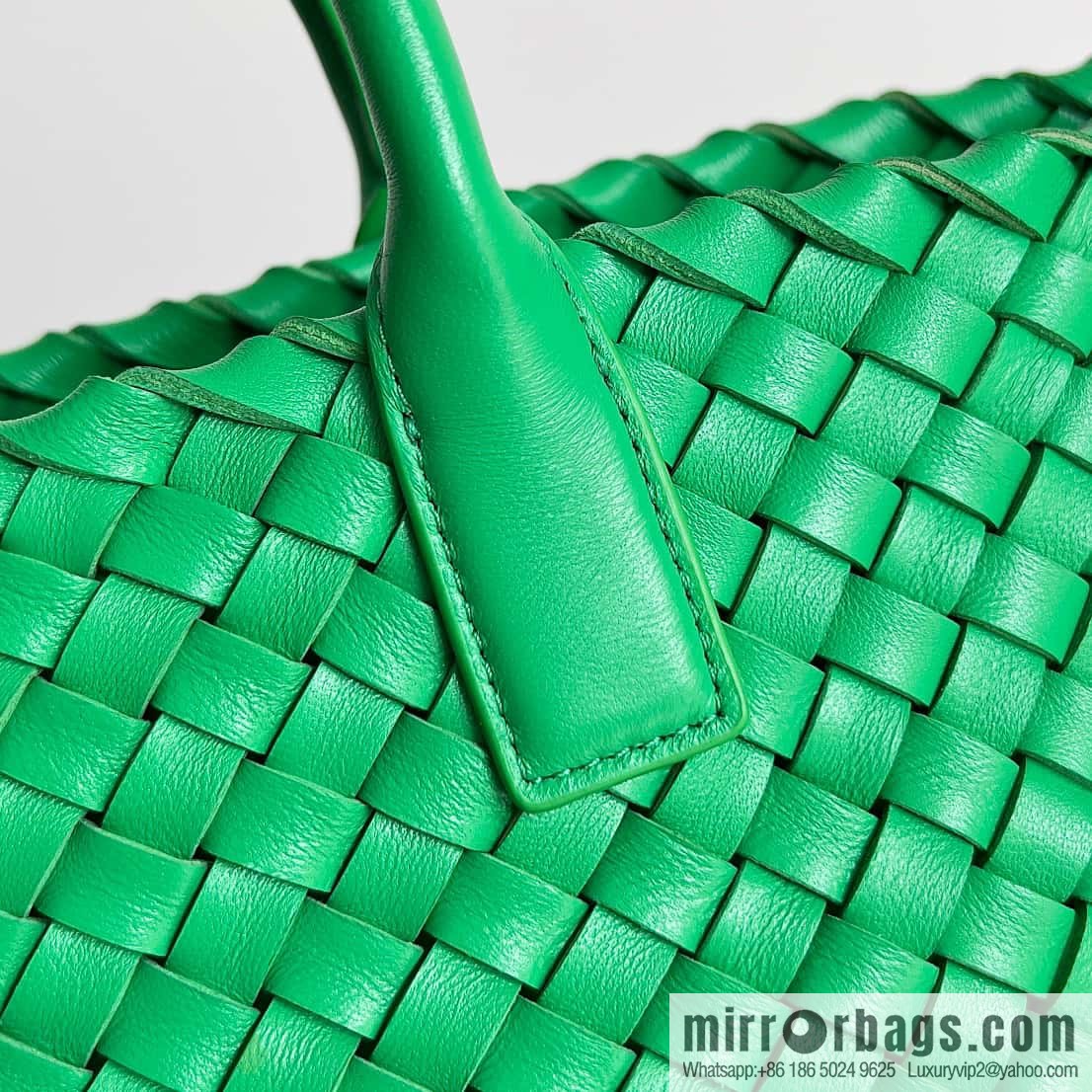 BV Mini Cabat Limited Edition mini vegetable basket BAG model; 709464 green pepper green