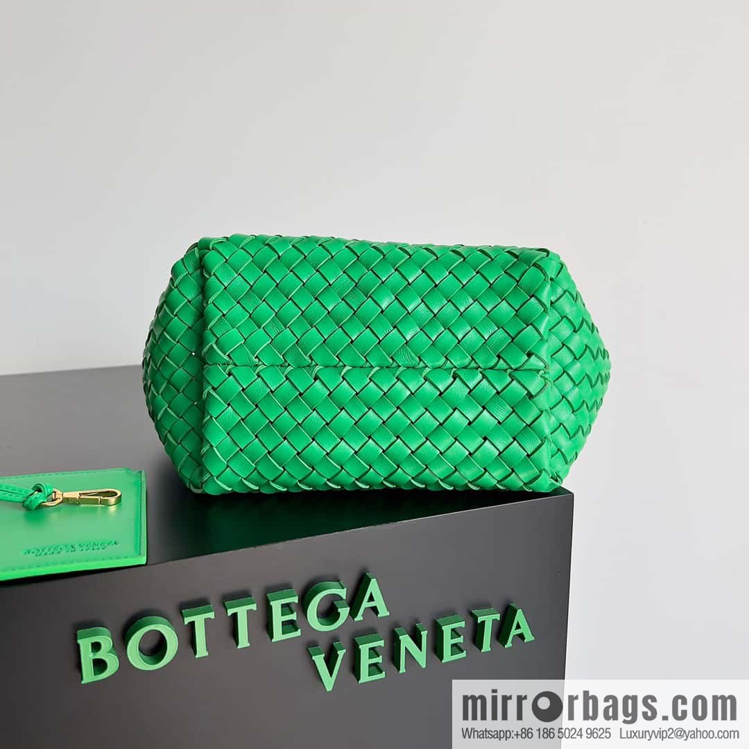 BV Mini Cabat Limited Edition mini vegetable basket BAG model; 709464 green pepper green