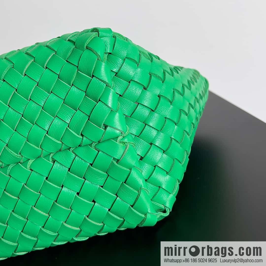 BV Mini Cabat Limited Edition mini vegetable basket BAG model; 709464 green pepper green