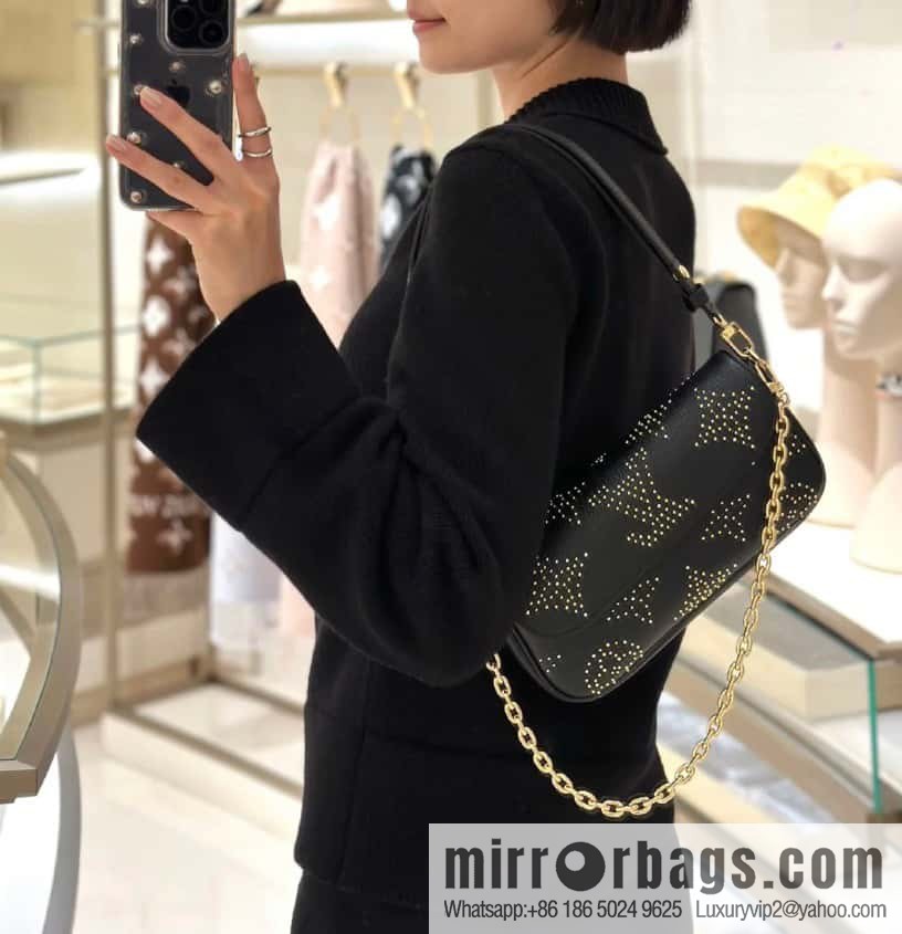 [Original single boutique] M82653 black full leather willow nail chain bag series Wallet on Chain Ivy handbag