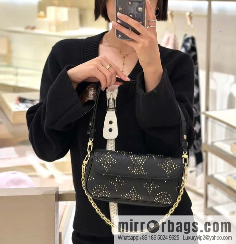 [Original single boutique] M82653 black full leather willow nail chain bag series Wallet on Chain Ivy handbag