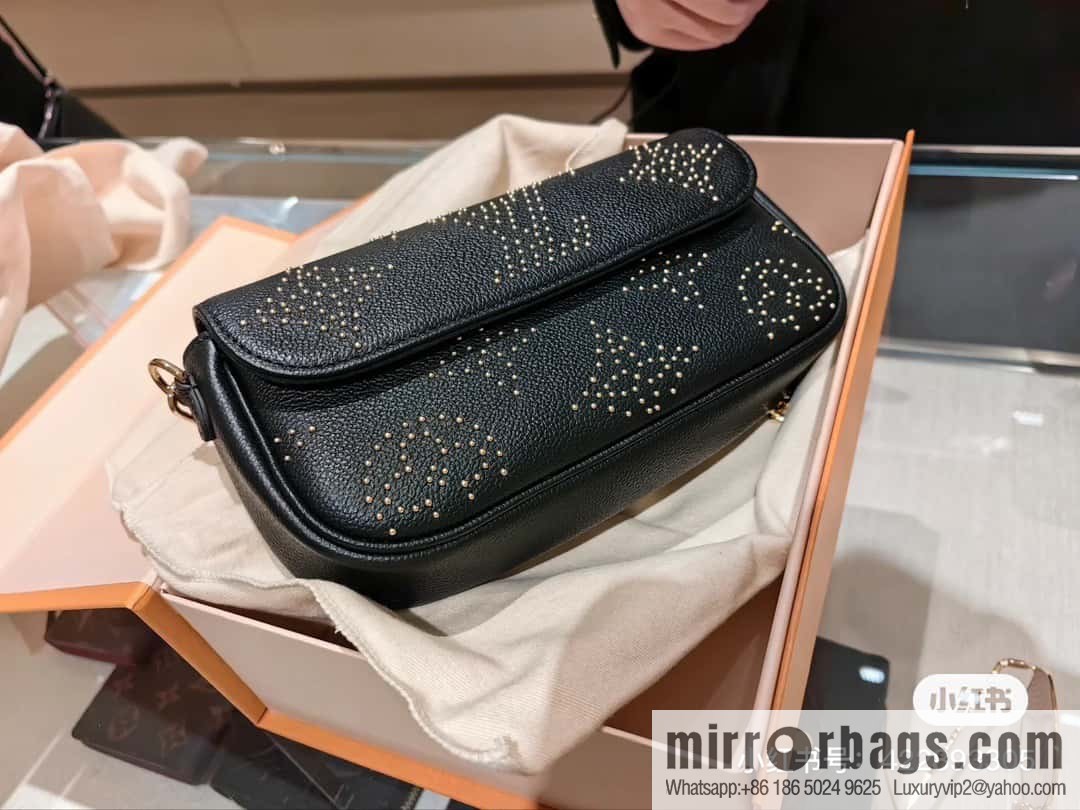 [Original single boutique] M82653 black full leather willow nail chain bag series Wallet on Chain Ivy handbag