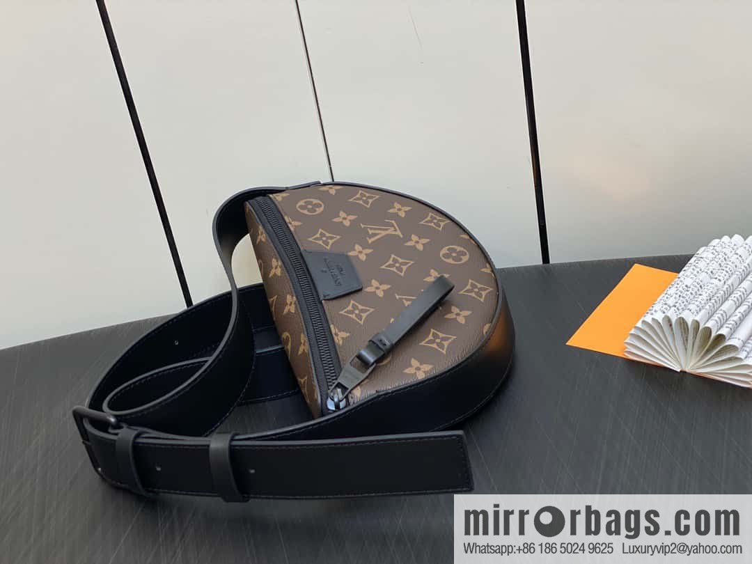 [Original order boutique] M23835 monogram men's bag moon bag series, new LV MOON CROSSBODY handbag in autumn and winter