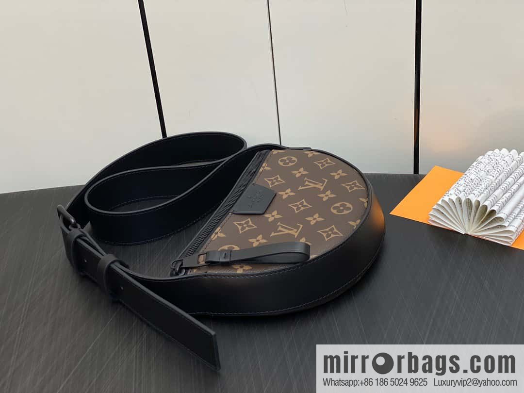 [Original order boutique] M23835 monogram men's bag moon bag series, new LV MOON CROSSBODY handbag in autumn and winter