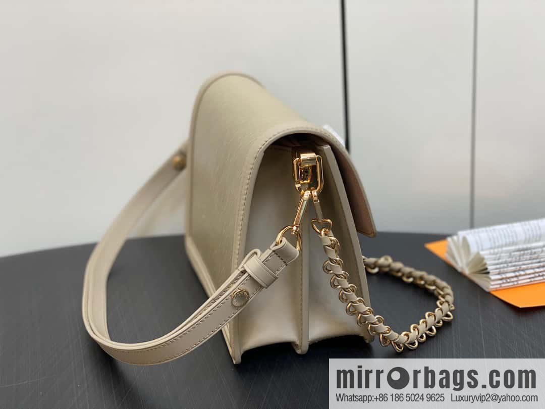 [Original order boutique] M23635 khaki epi Daphne series DAUPHINE medium handbag M23635 This Dauphine medium handbag