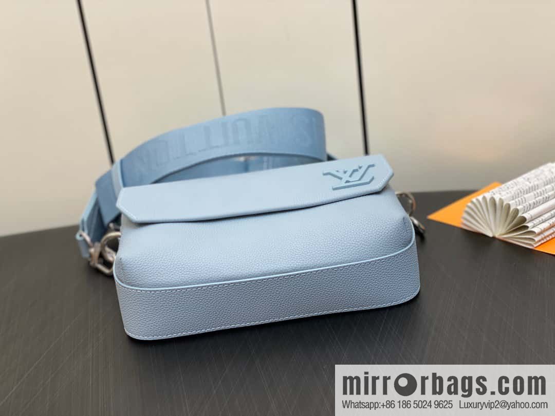 [Original order boutique] M23710 light blue, full leather men's bag messenger bag series, new FASTLINE messenger bag in autumn and winter