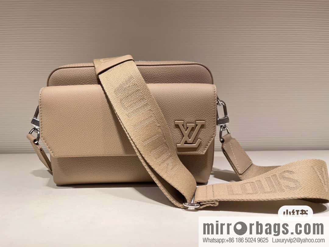 [Original order boutique] M23710 apricot, full leather men's bag messenger bag series, new FASTLINE messenger bag in autumn and winter