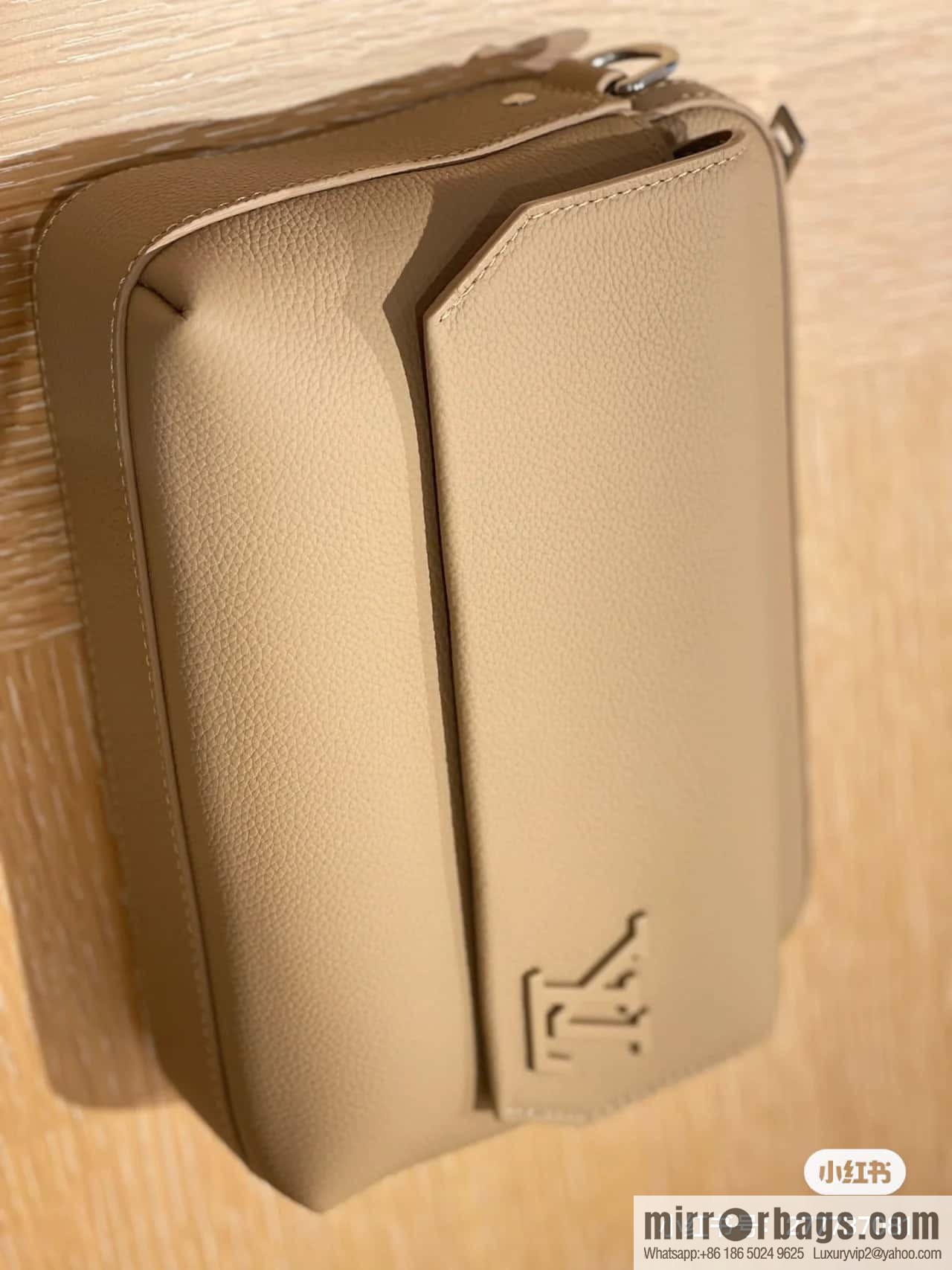 [Original order boutique] M23710 apricot, full leather men's bag messenger bag series, new FASTLINE messenger bag in autumn and winter