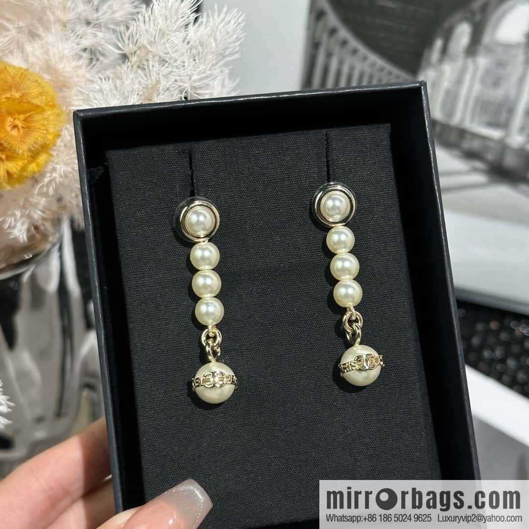 ☀️New ☑️ Chanel double c pearl stud earrings ☀️