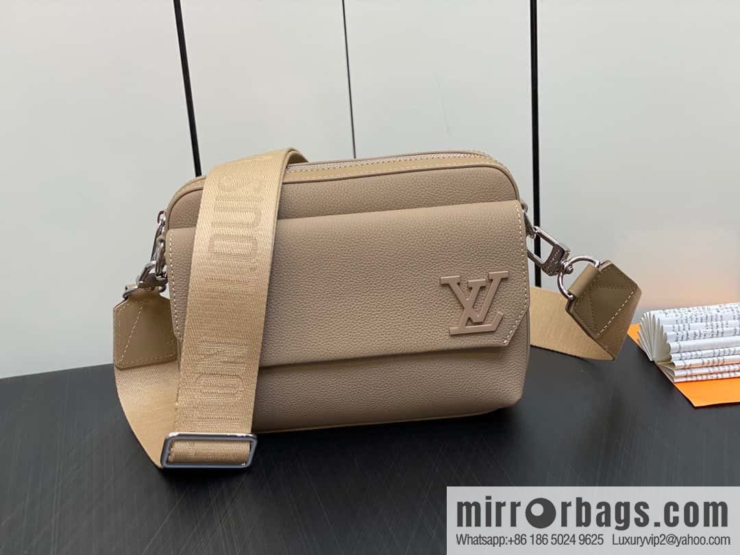 [Original order boutique] M23710 apricot, full leather men's bag messenger bag series, new FASTLINE messenger bag in autumn and winter
