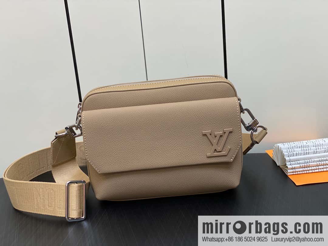 [Original order boutique] M23710 apricot, full leather men's bag messenger bag series, new FASTLINE messenger bag in autumn and winter