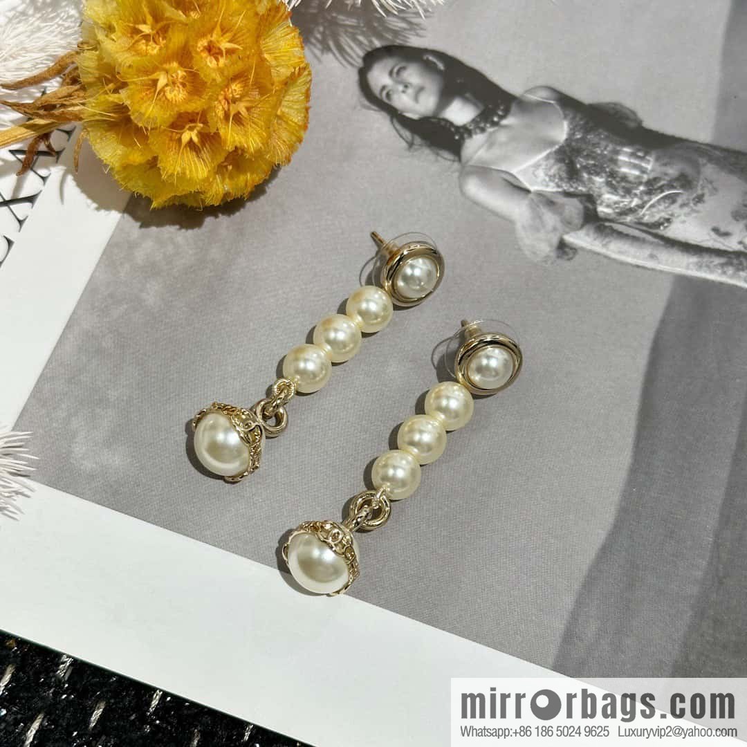 ☀️New ☑️ Chanel double c pearl stud earrings ☀️