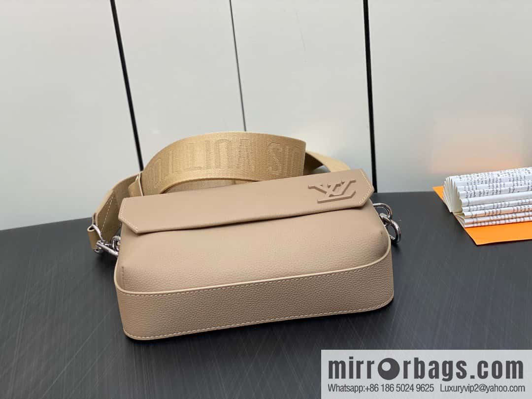 [Original order boutique] M23710 apricot, full leather men's bag messenger bag series, new FASTLINE messenger bag in autumn and winter