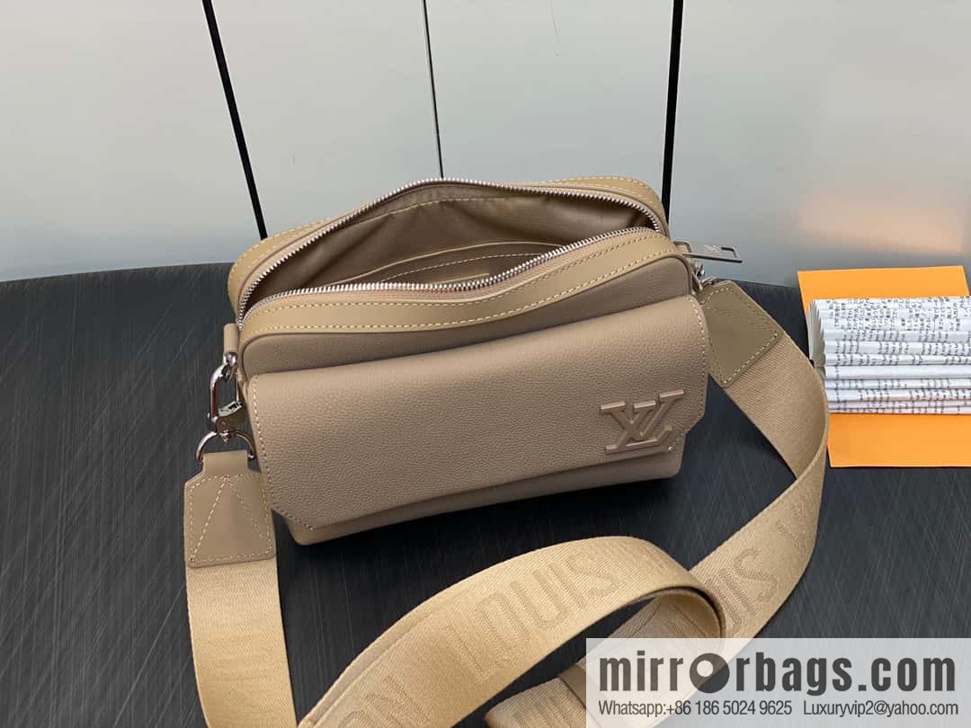 [Original order boutique] M23710 apricot, full leather men's bag messenger bag series, new FASTLINE messenger bag in autumn and winter