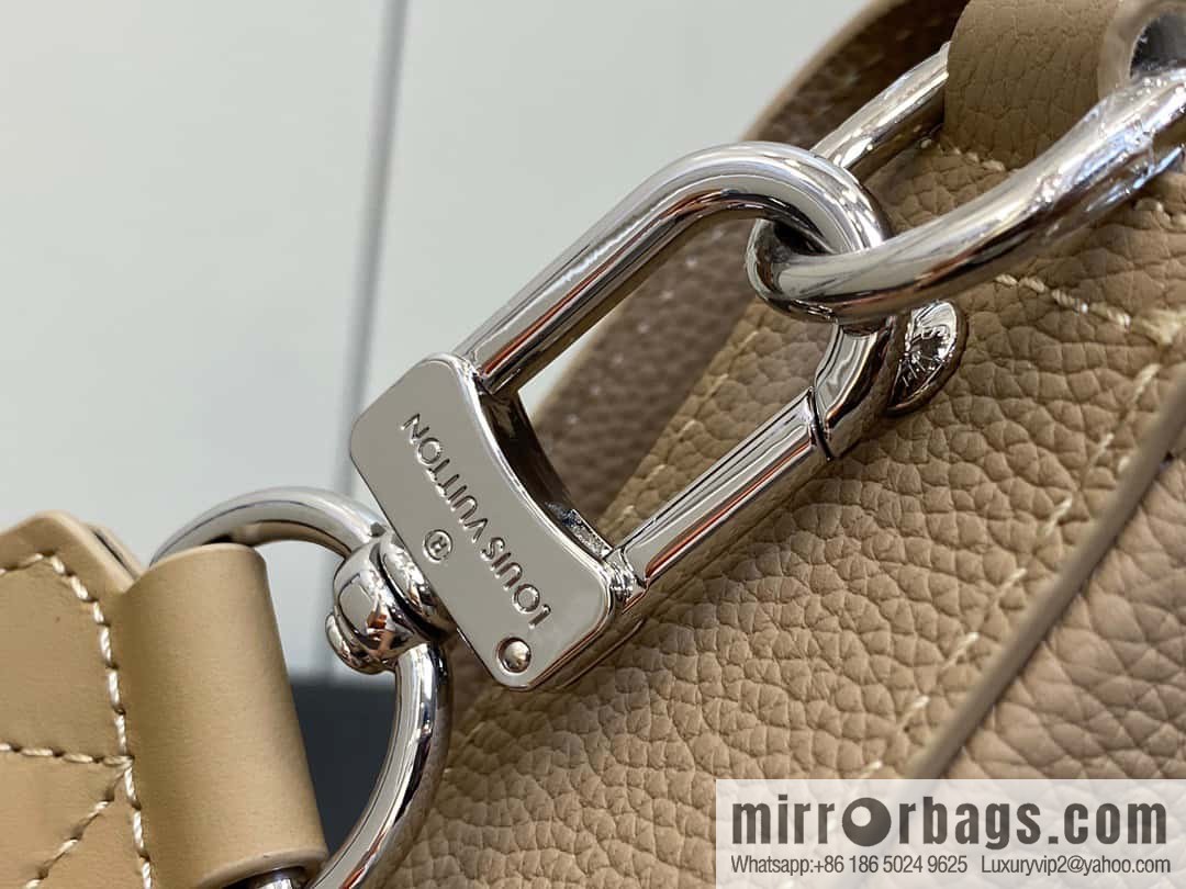 [Original order boutique] M23710 apricot, full leather men's bag messenger bag series, new FASTLINE messenger bag in autumn and winter