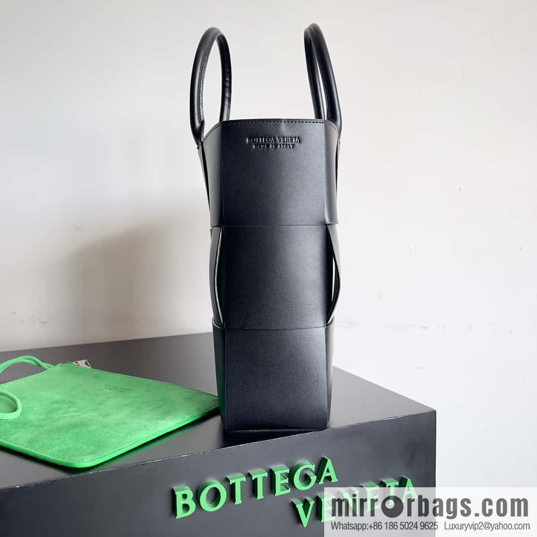 38Cm small four grid B home 2023 early spring new Arco Tote clutch bag model; 729244 Intreccio woven leather (fabric) tote handbag