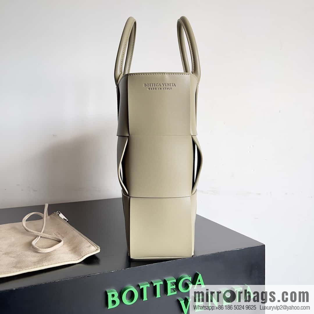 38Cm small four grid B home 2023 early spring new Arco Tote clutch bag model; 729244 Intreccio woven leather (fabric) tote handbag