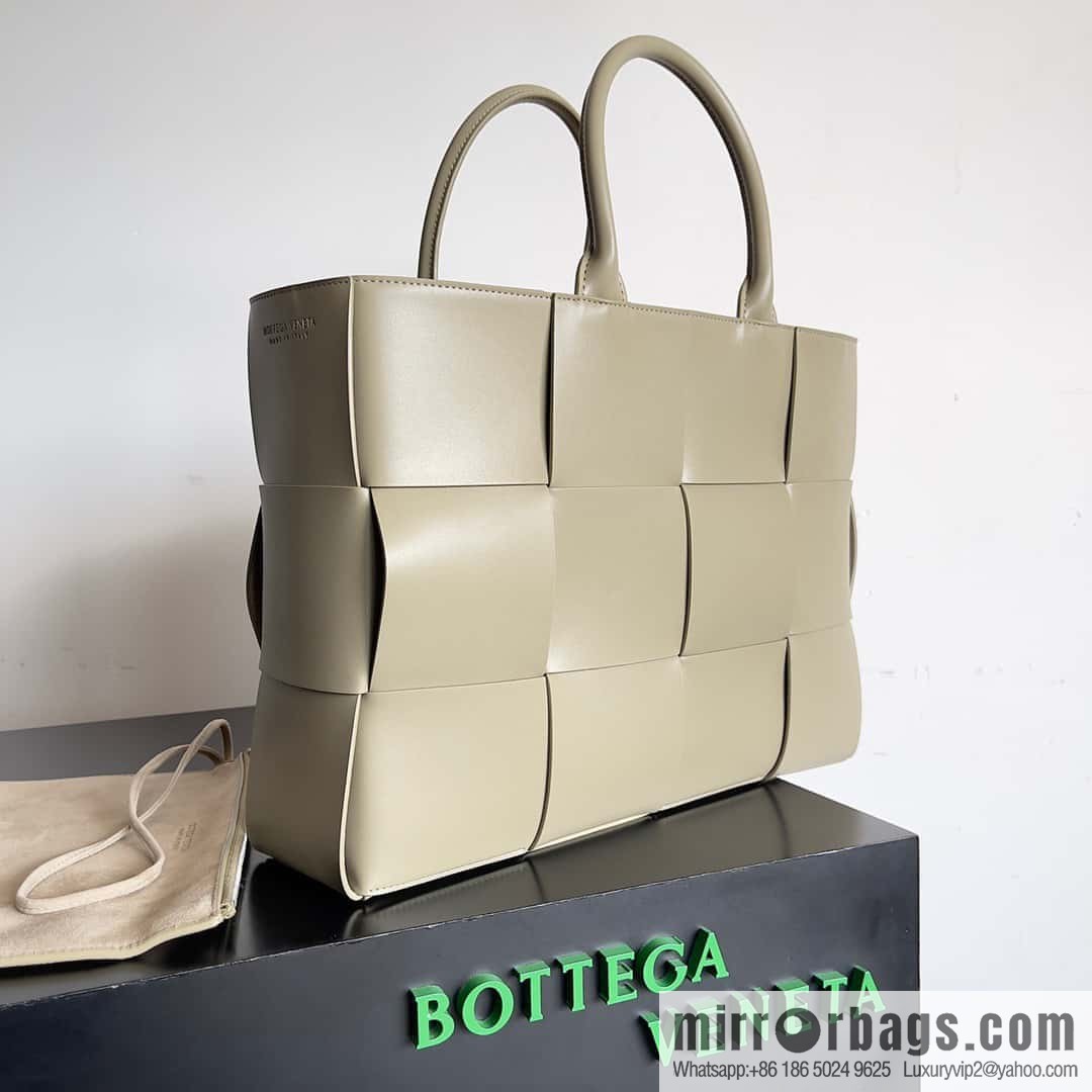 38Cm small four grid B home 2023 early spring new Arco Tote clutch bag model; 729244 Intreccio woven leather (fabric) tote handbag