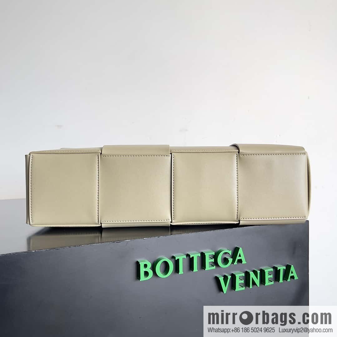 38Cm small four grid B home 2023 early spring new Arco Tote clutch bag model; 729244 Intreccio woven leather (fabric) tote handbag