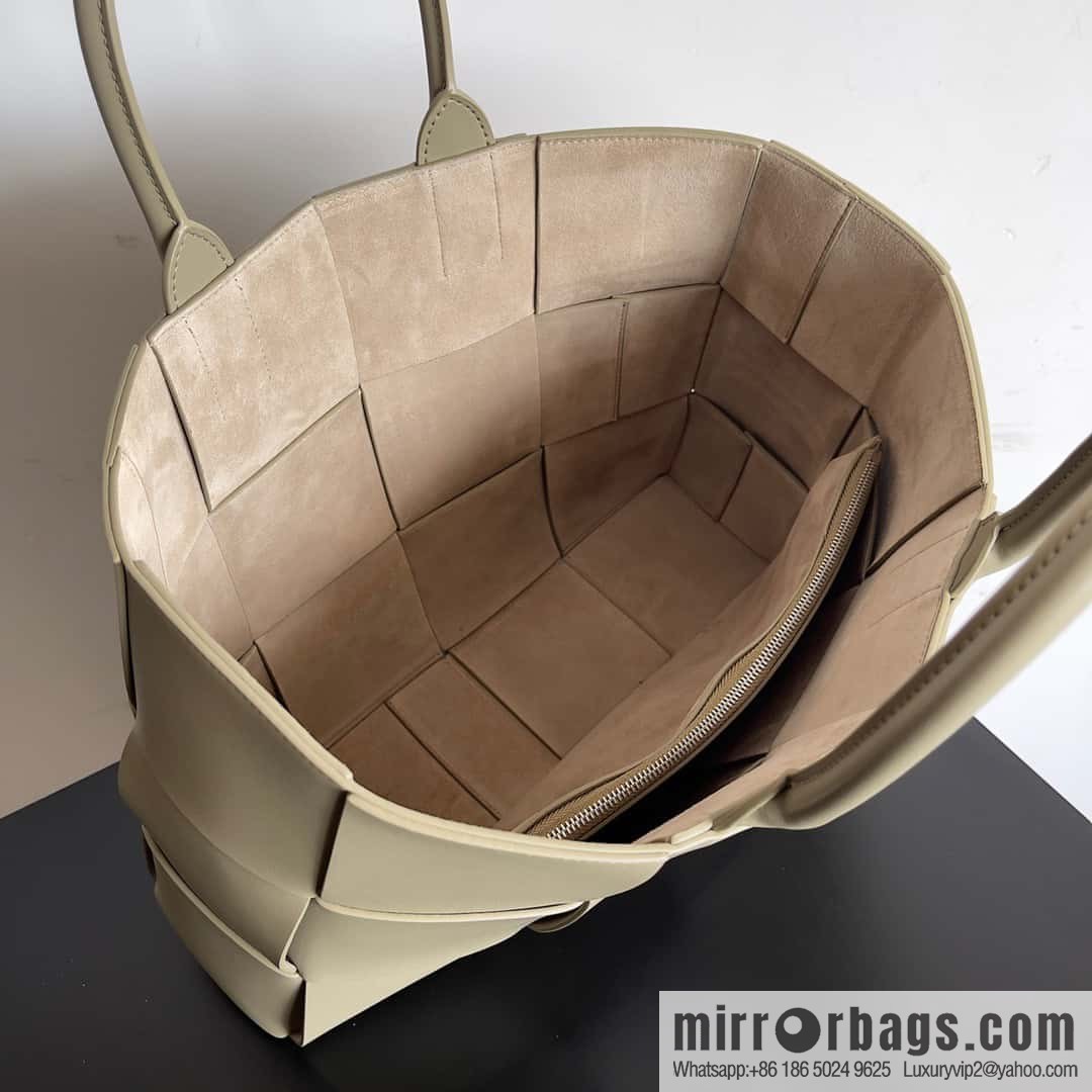 38Cm small four grid B home 2023 early spring new Arco Tote clutch bag model; 729244 Intreccio woven leather (fabric) tote handbag