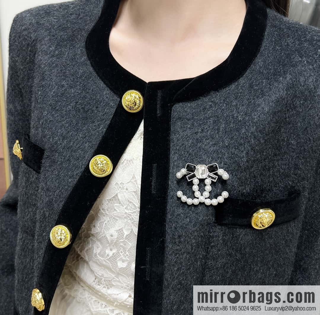☀️New ☑️ Chanel Double C Bow Pearl Brooch ☀️