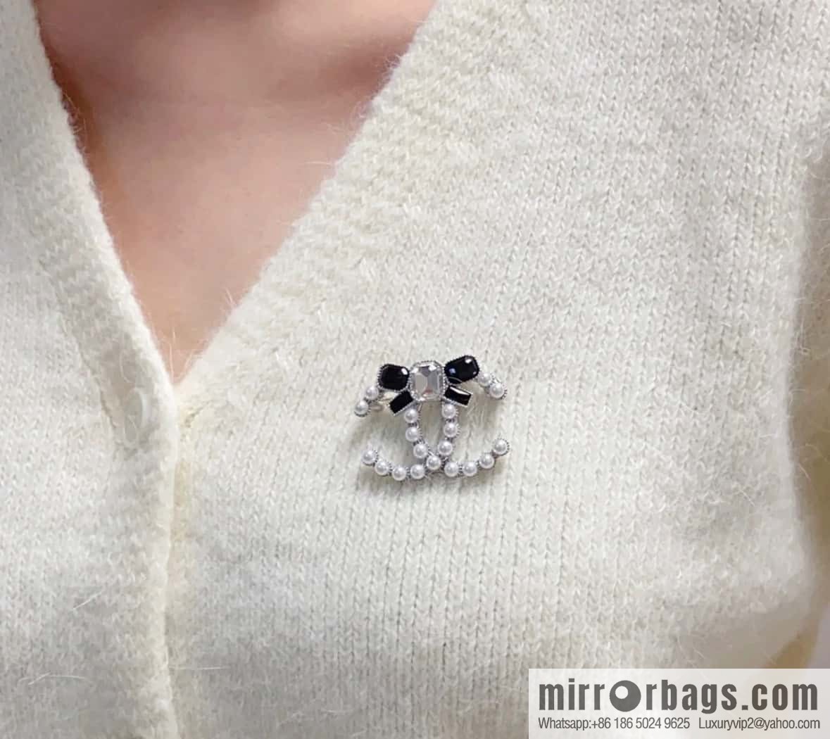☀️New ☑️ Chanel Double C Bow Pearl Brooch ☀️