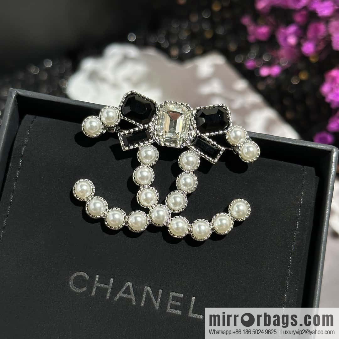 ☀️New ☑️ Chanel Double C Bow Pearl Brooch ☀️