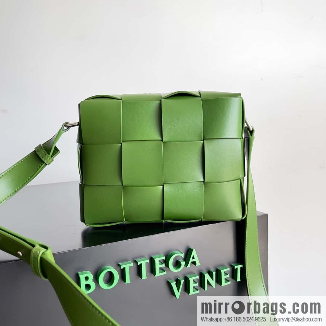 BV Men's Camera Bag BV Men's 2023 SS Pre Spring New Camera, Model Number: 730027 Green