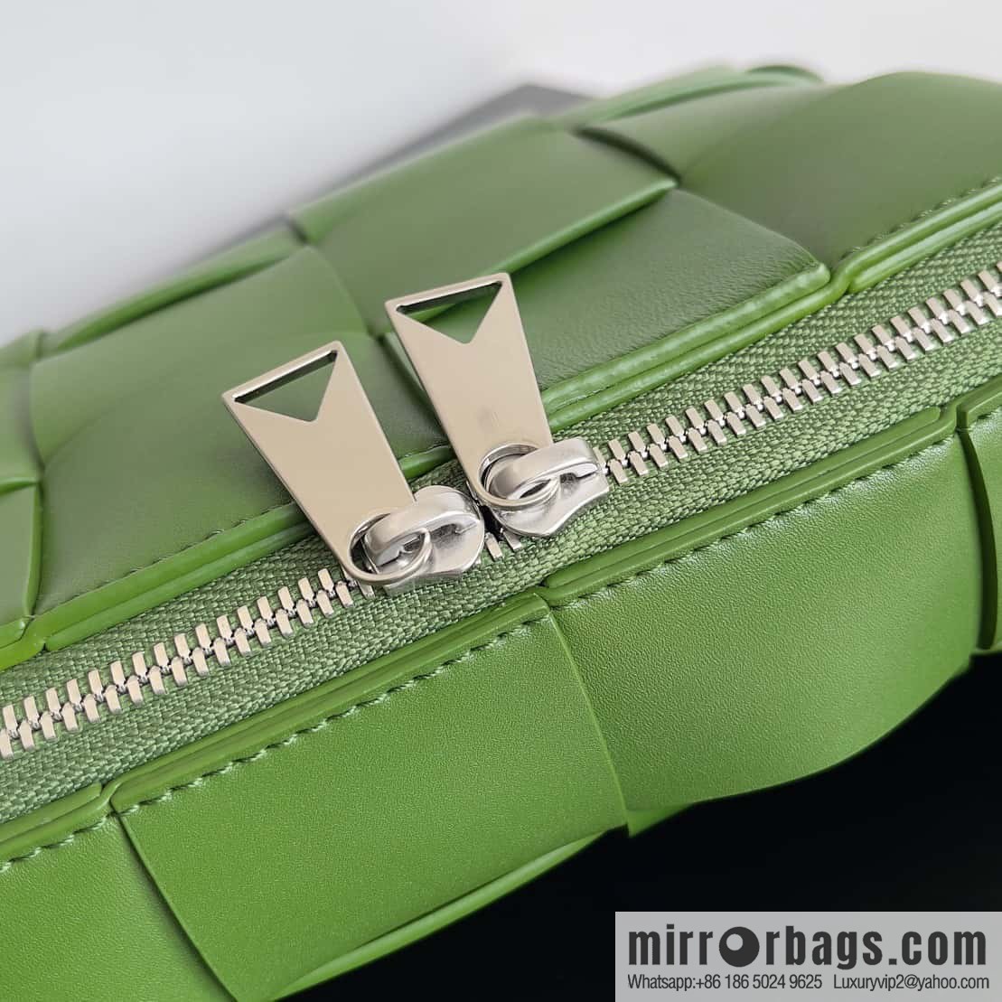BV Men's Camera Bag BV Men's 2023 SS Pre Spring New Camera, Model Number: 730027 Green